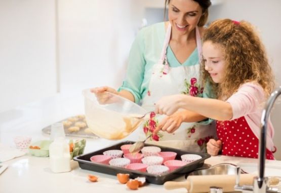 Familia cocinando web