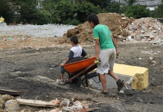 Niños trabajando