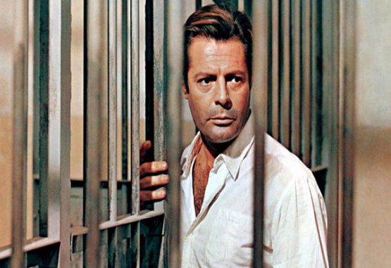 Marcello Mastroianni fue Meursault para Visconti