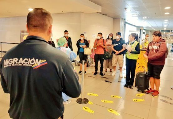 control en aeropuertos por Migración Colombia