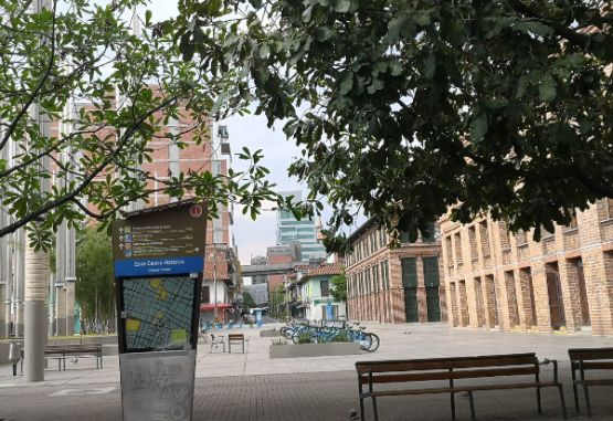 Bicicletas del Edificio Carré en inicio del confinamiento