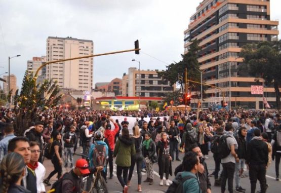 Jovenes protestando