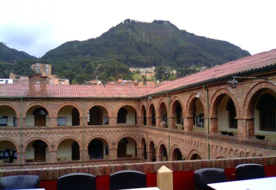 Universidad Santo Tomás