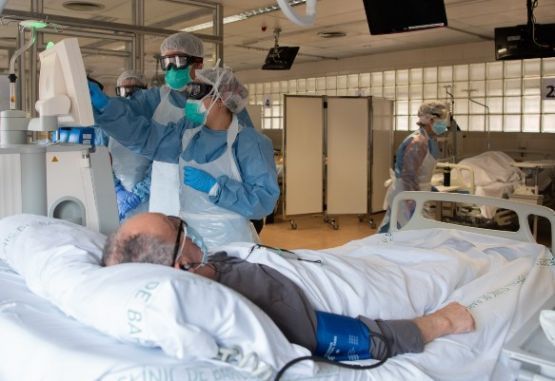 Medicos atienden caso covid19 web
