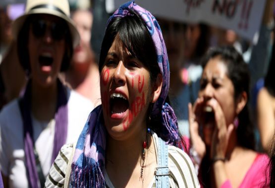 Mujeres protestando