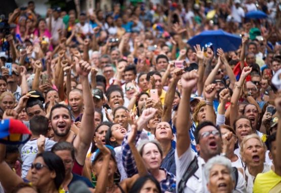 Venezolanos acompañan a Guaidó en el Valle del Tuy