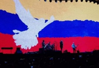 Bandera de Colombia en el concierto de U2