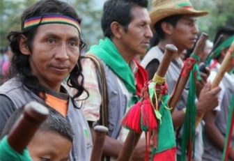 Indígenas nasa del Cauca en ceremonia ritual ancestral.