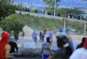 Policías de Honduras no quieren enfrentar a los ciudadanos por 