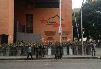 Bloqueo militar a la sede de la Asamblea Legislativa