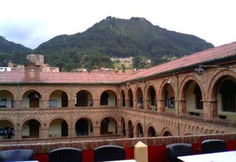 Universidad Santo Tomás