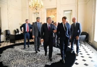 Presidente Duque en atendiendo invitado