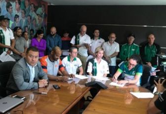 Firma contratos entrenadores