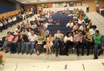Ciudadanos en el foro de Bello