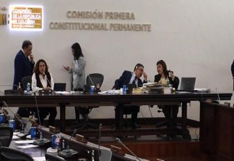 Sesión de comisión primera en que Gobierno retiró la reforma política