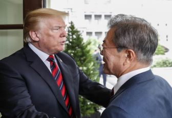 Presidentes Trump y Moon