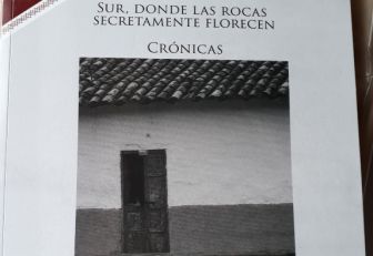 Sur, donde las rocas secretamente florecen, libro de crónicas de Alejandro García